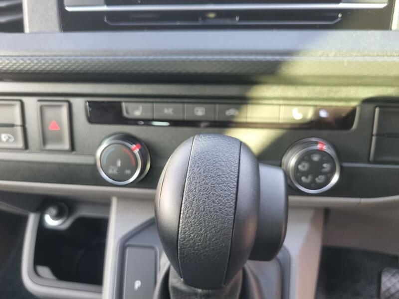 VOLKSWAGEN TRANSPORTER KOMBI