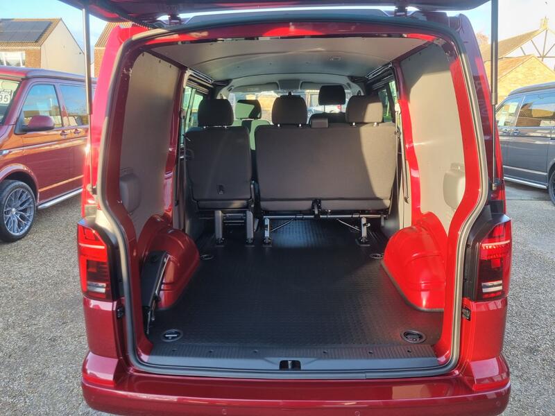 VOLKSWAGEN TRANSPORTER KOMBI