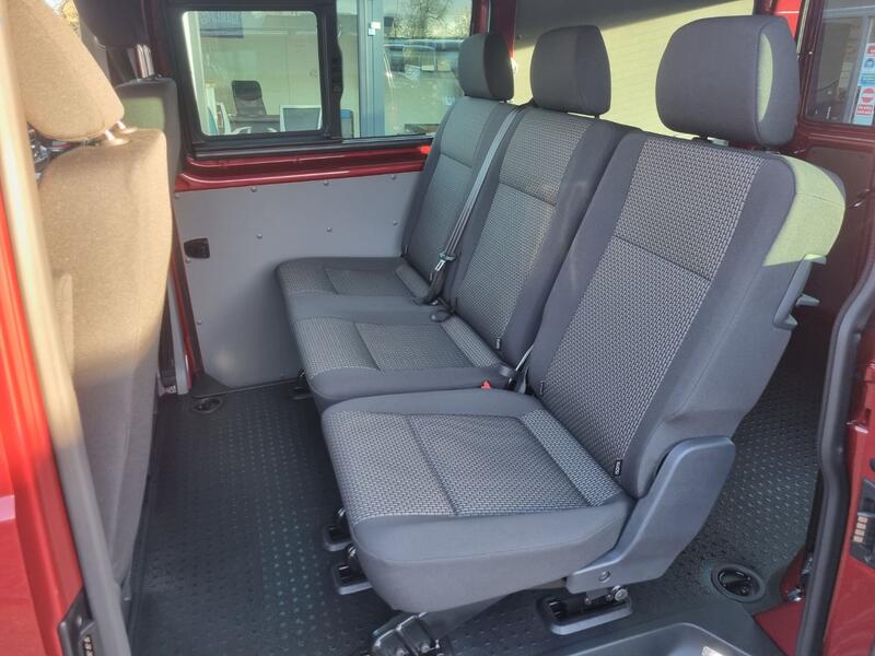 VOLKSWAGEN TRANSPORTER KOMBI