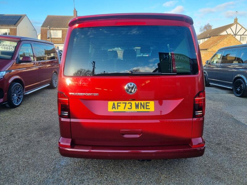 VOLKSWAGEN TRANSPORTER KOMBI