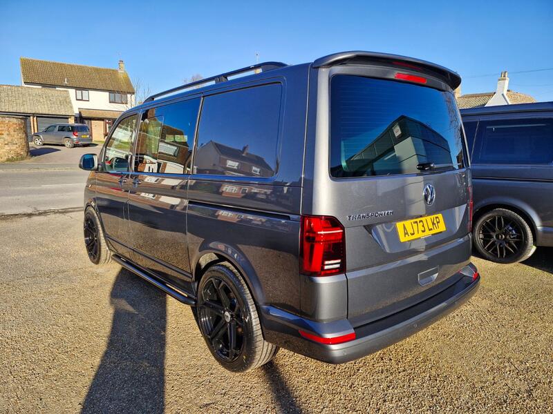 VOLKSWAGEN TRANSPORTER KOMBI