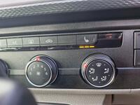 VOLKSWAGEN TRANSPORTER KOMBI