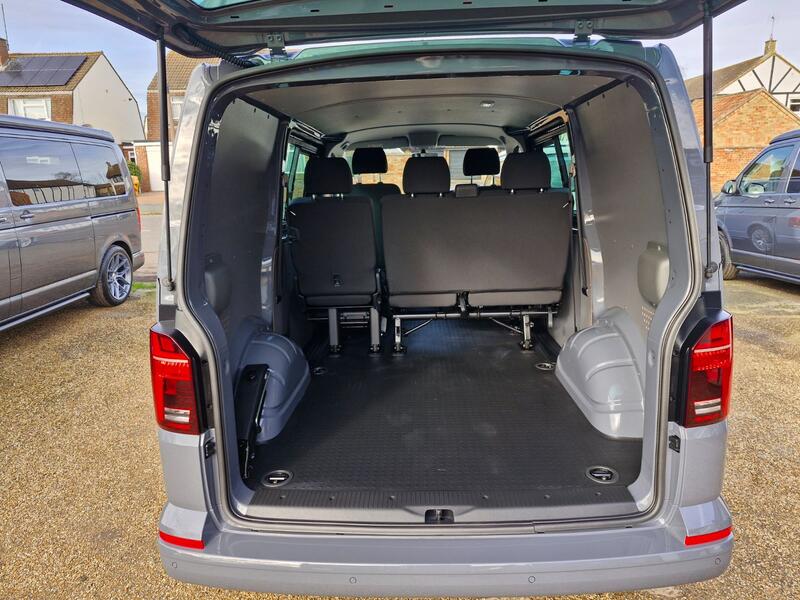 VOLKSWAGEN TRANSPORTER KOMBI