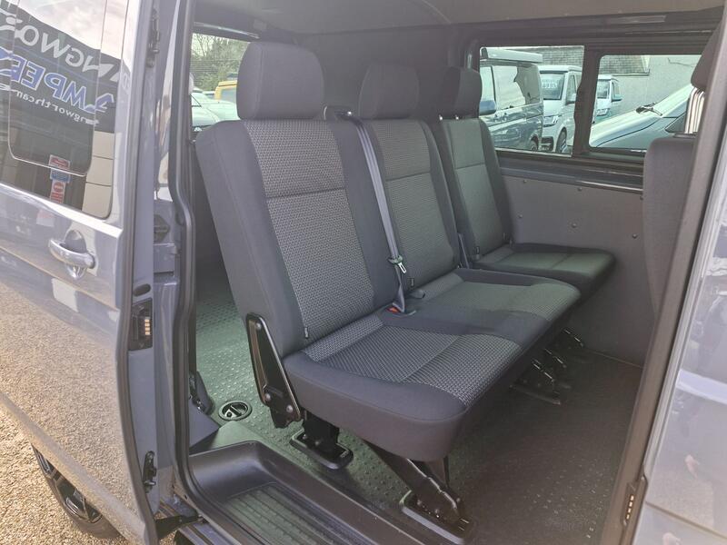 VOLKSWAGEN TRANSPORTER KOMBI