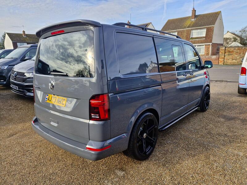 VOLKSWAGEN TRANSPORTER KOMBI
