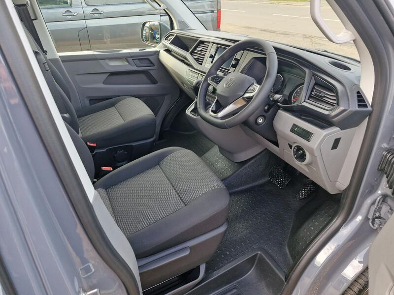 VOLKSWAGEN TRANSPORTER KOMBI
