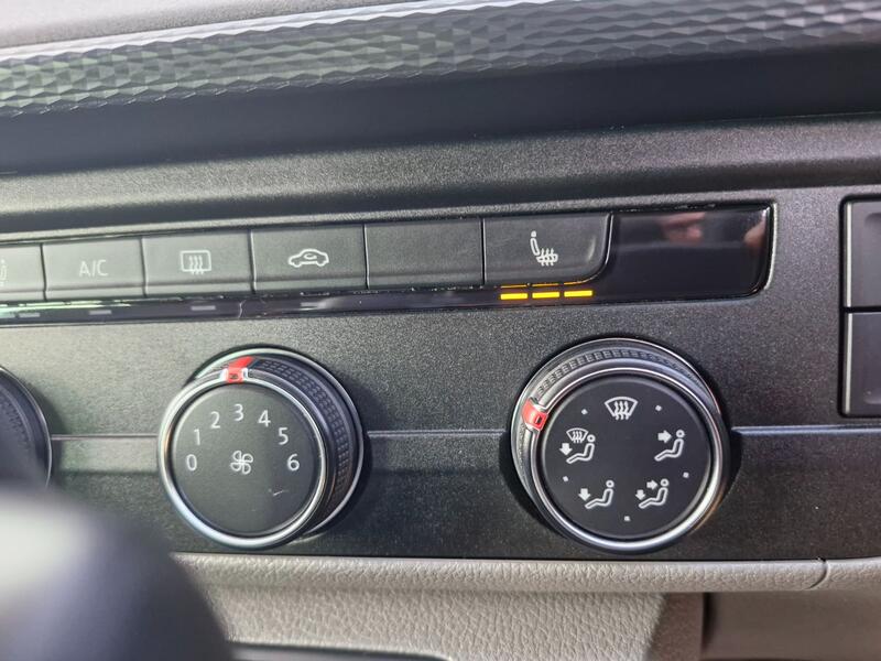 VOLKSWAGEN TRANSPORTER KOMBI