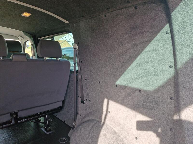 VOLKSWAGEN TRANSPORTER KOMBI