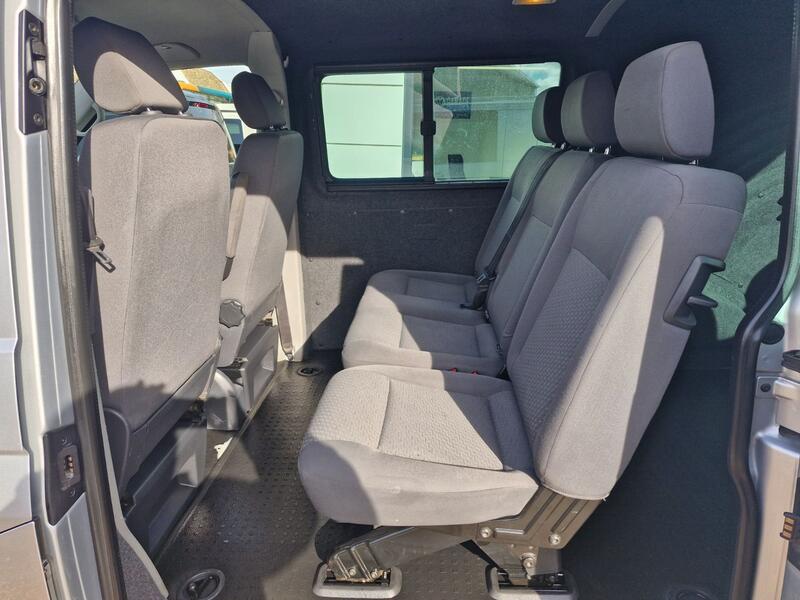 VOLKSWAGEN TRANSPORTER KOMBI
