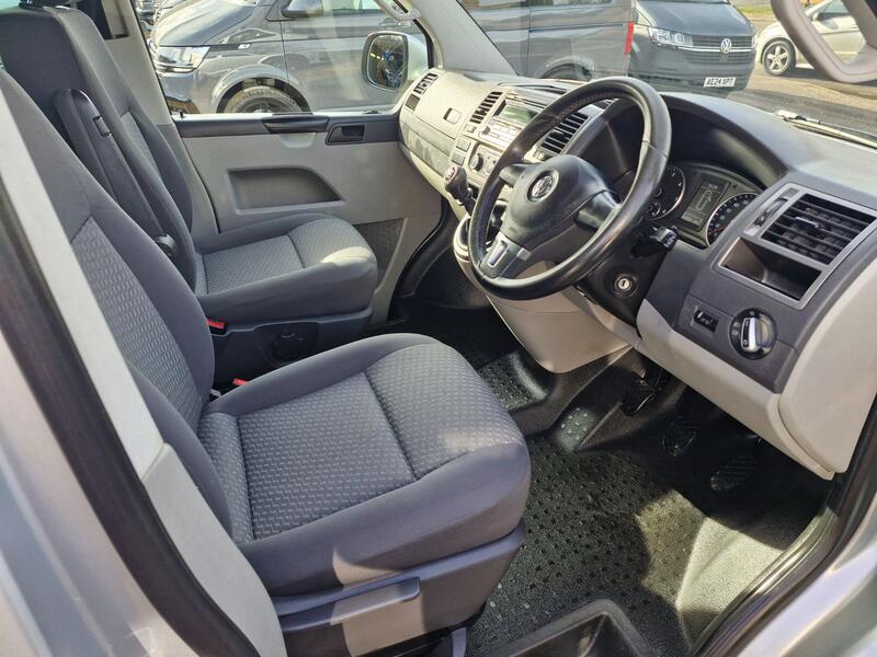 VOLKSWAGEN TRANSPORTER KOMBI