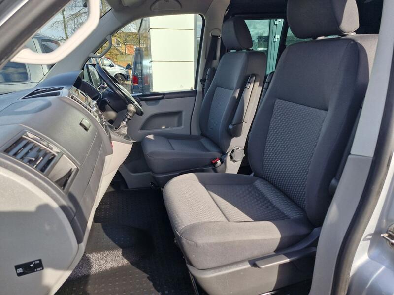 VOLKSWAGEN TRANSPORTER KOMBI