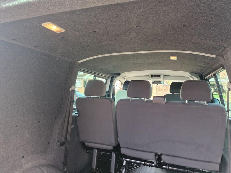 VOLKSWAGEN TRANSPORTER KOMBI