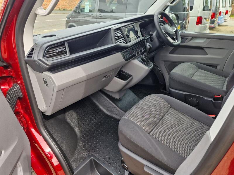 VOLKSWAGEN TRANSPORTER KOMBI