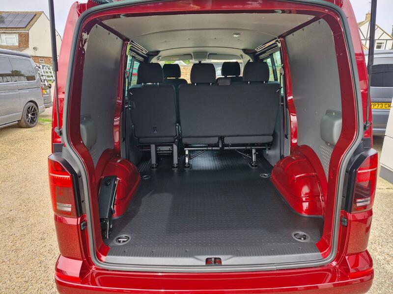 VOLKSWAGEN TRANSPORTER KOMBI