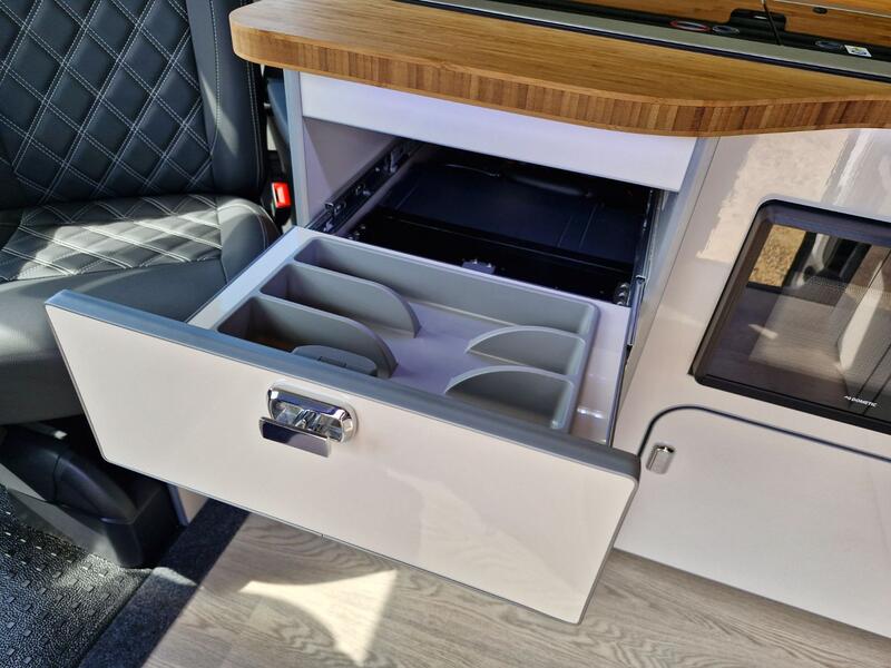 VOLKSWAGEN CAMPERVAN