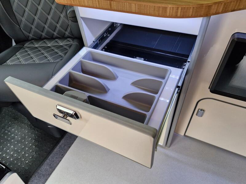 VOLKSWAGEN CAMPERVAN