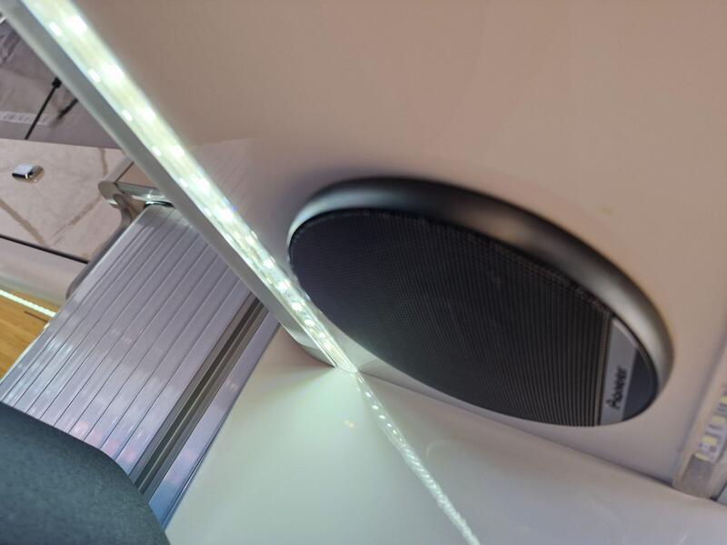 VOLKSWAGEN CAMPERVAN