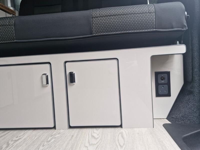 VOLKSWAGEN CAMPERVAN
