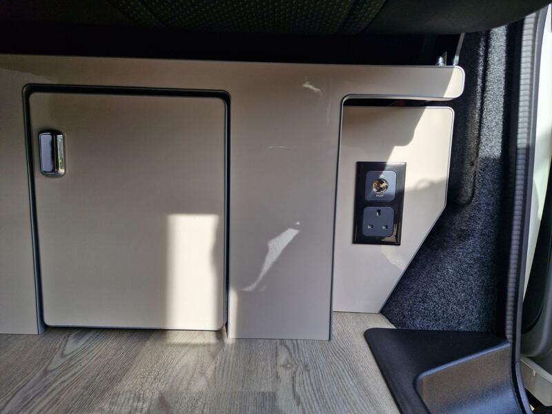 VOLKSWAGEN CAMPERVAN