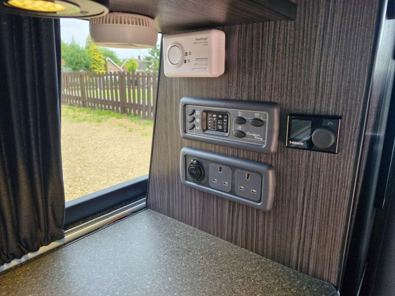 VOLKSWAGEN CAMPERVAN
