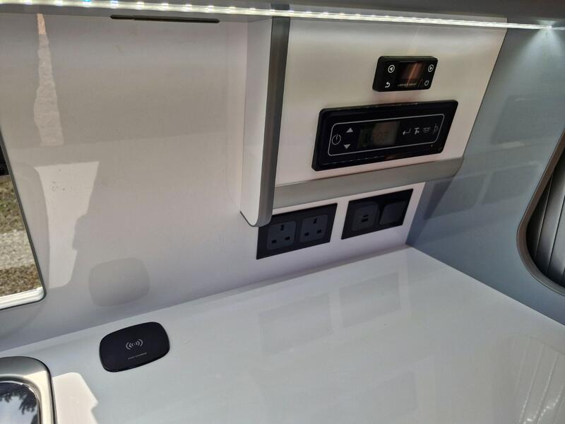 VOLKSWAGEN CAMPERVAN