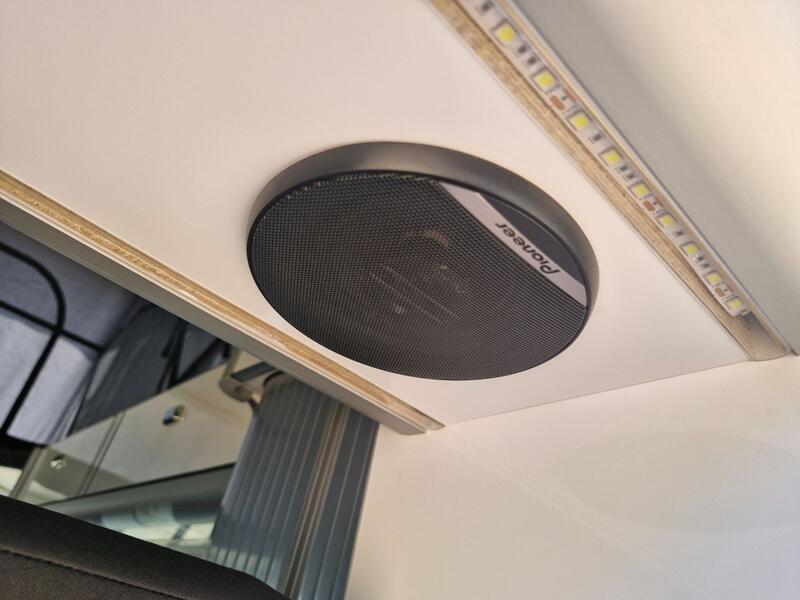 VOLKSWAGEN CAMPERVAN