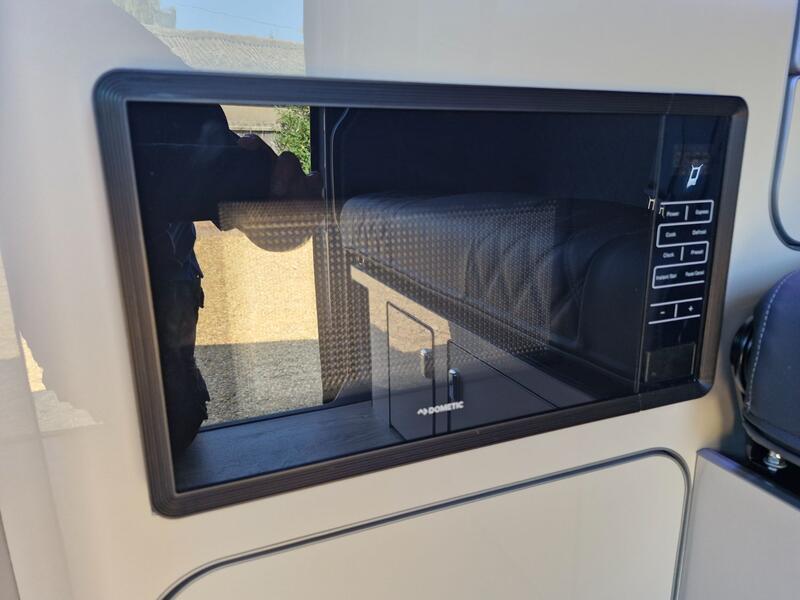 VOLKSWAGEN CAMPERVAN