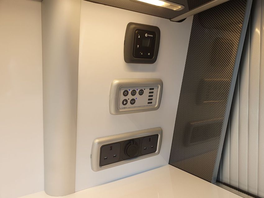 VOLKSWAGEN CAMPERVAN