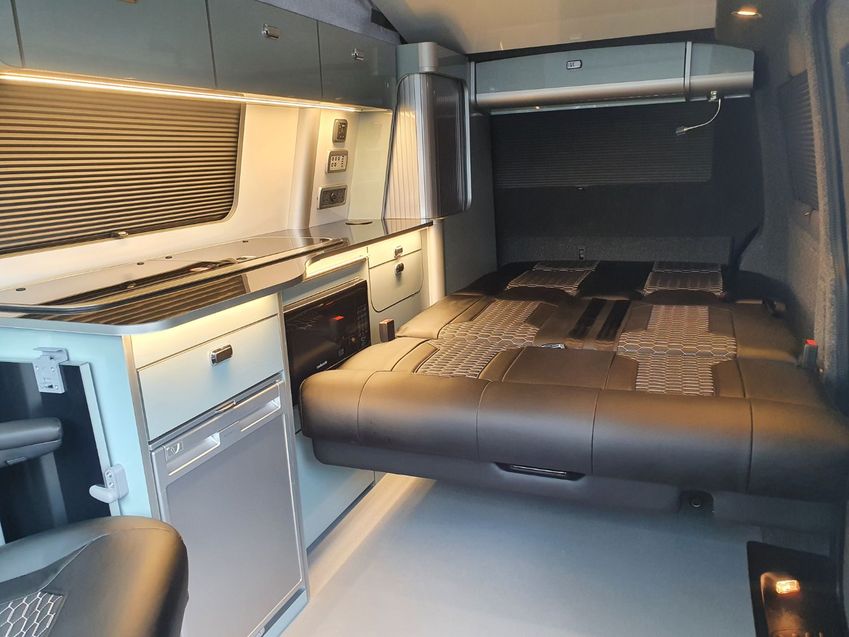 VOLKSWAGEN CAMPERVAN