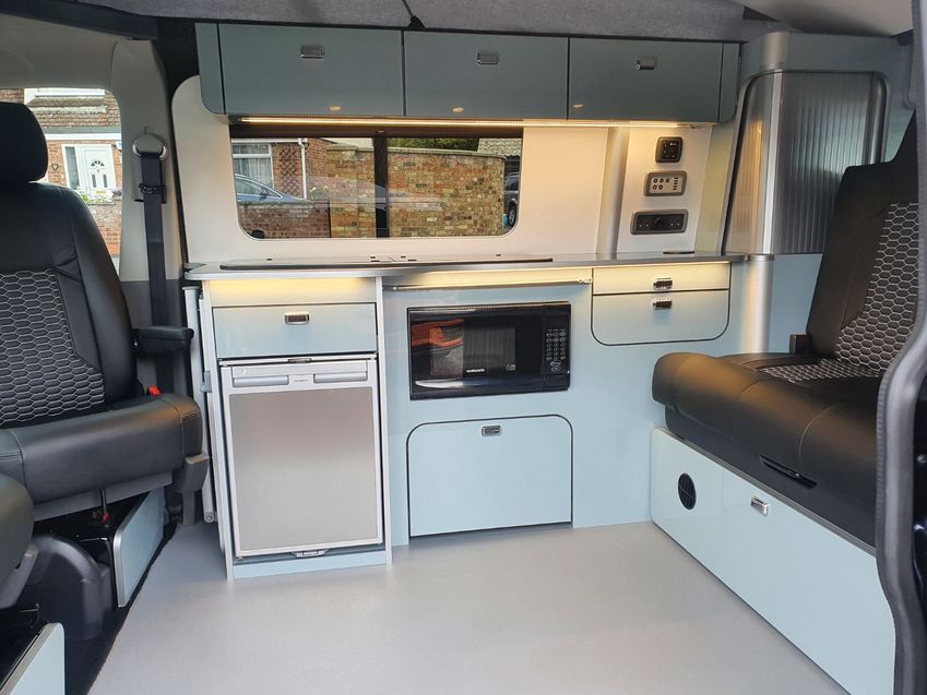 VOLKSWAGEN CAMPERVAN