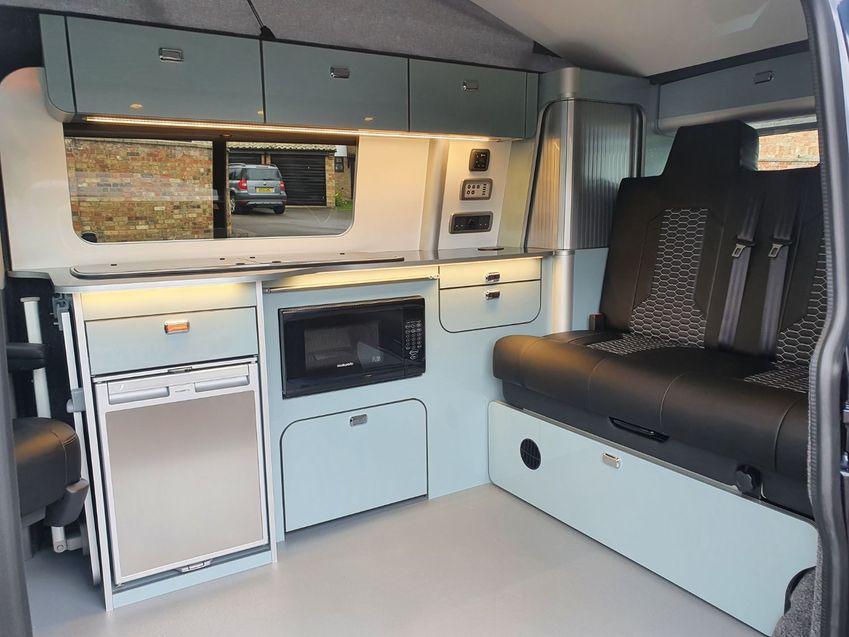 VOLKSWAGEN CAMPERVAN