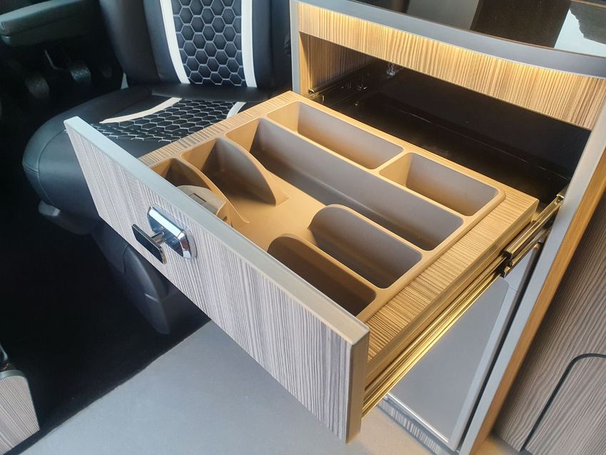 VOLKSWAGEN CAMPERVAN