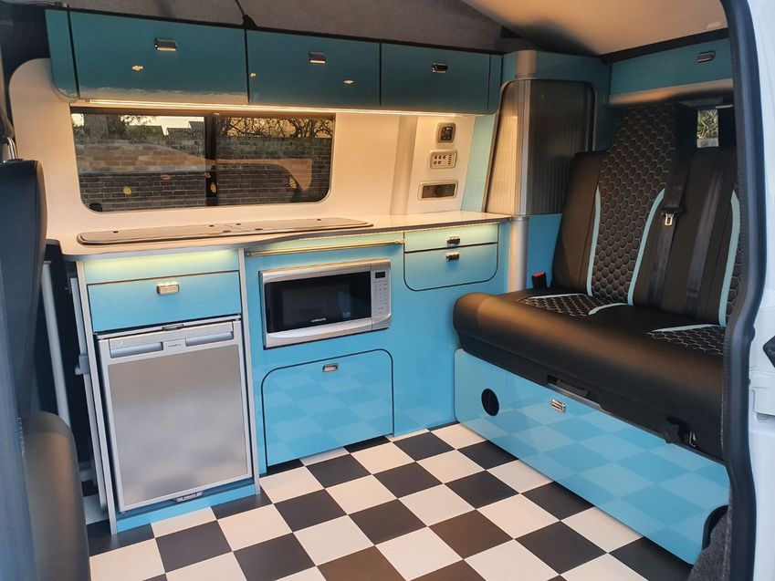VOLKSWAGEN CAMPERVAN