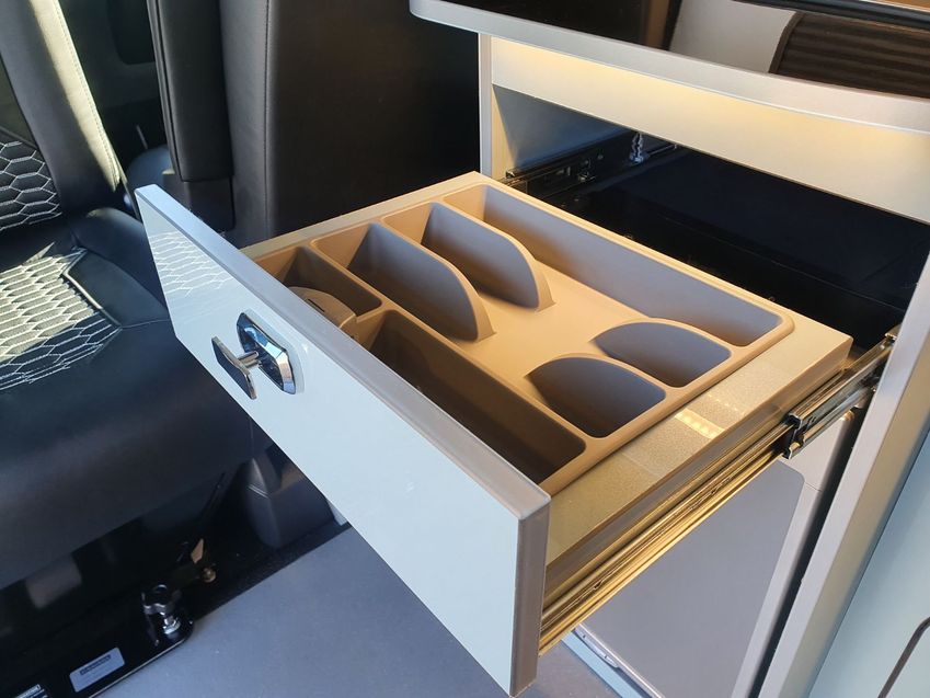 VOLKSWAGEN CAMPERVAN