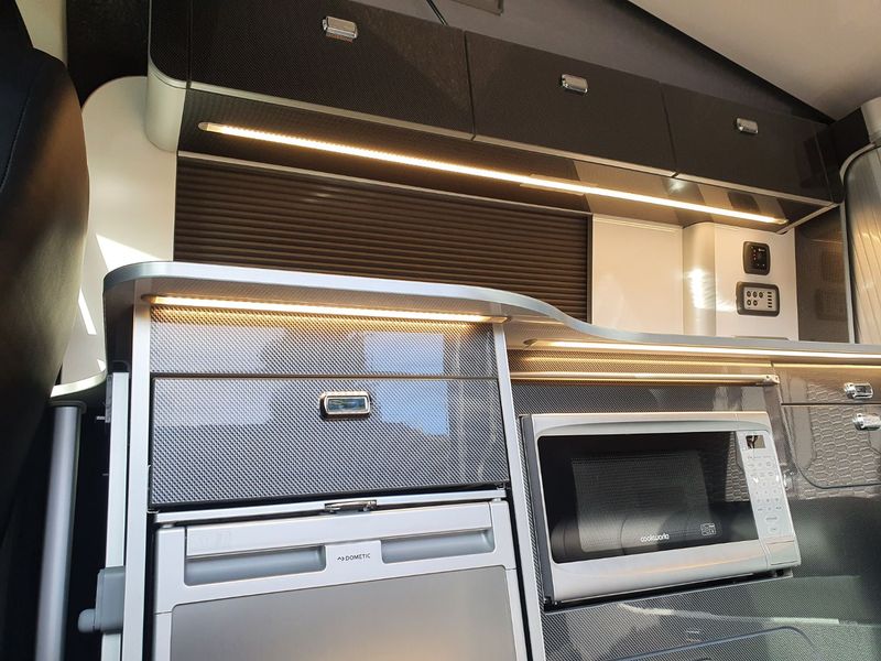 VOLKSWAGEN CAMPERVAN