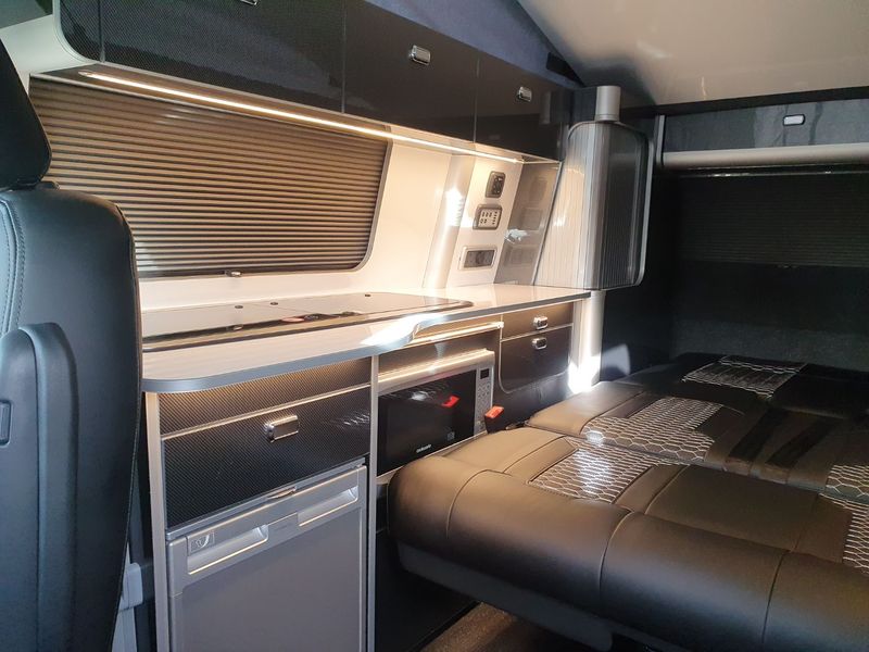 VOLKSWAGEN CAMPERVAN