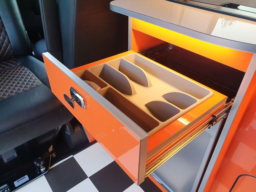 VOLKSWAGEN CAMPERVAN