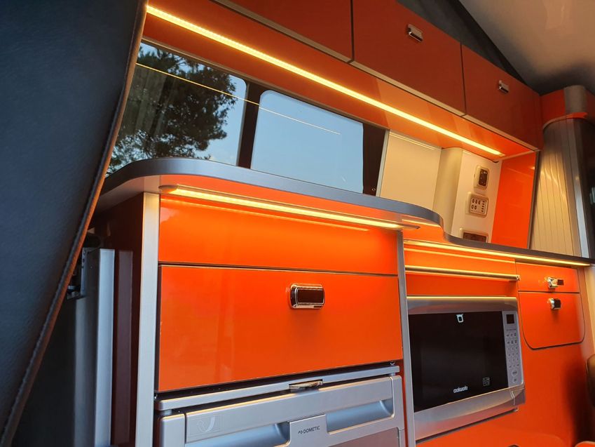 VOLKSWAGEN CAMPERVAN