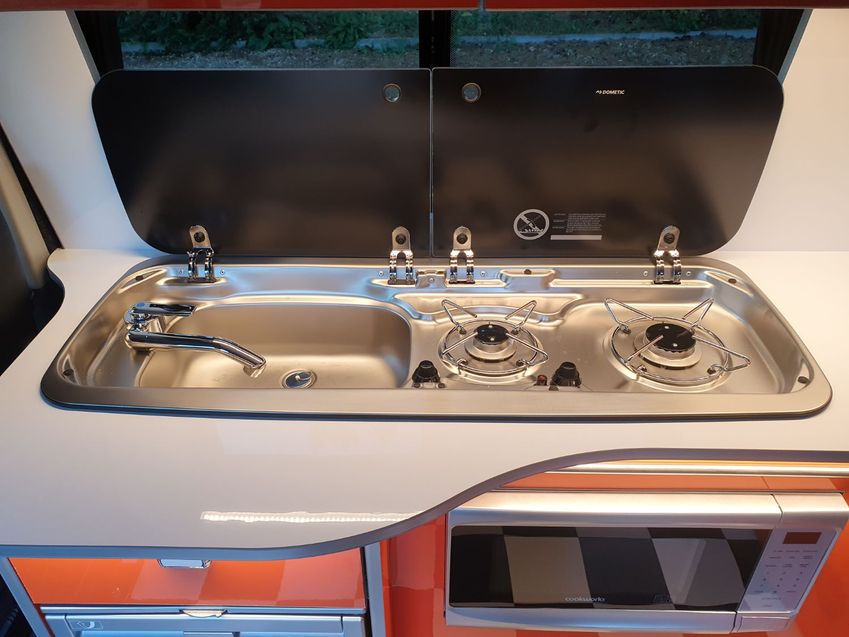 VOLKSWAGEN CAMPERVAN