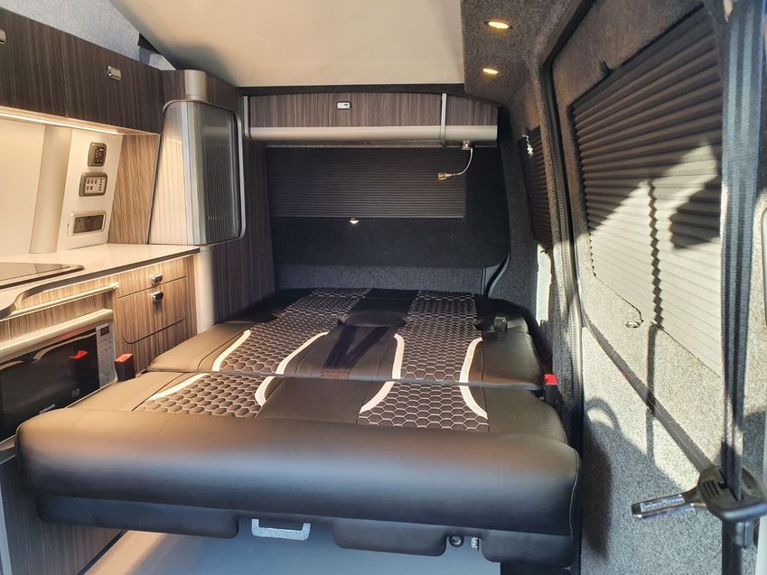 VOLKSWAGEN CAMPERVAN