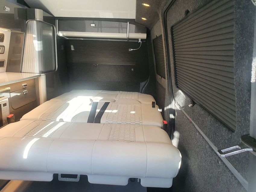 VOLKSWAGEN CAMPERVAN