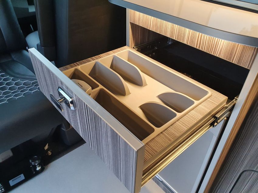 VOLKSWAGEN CAMPERVAN