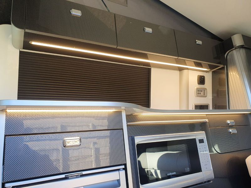 VOLKSWAGEN CAMPERVAN