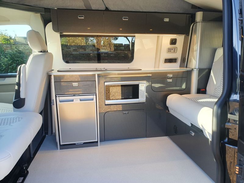 VOLKSWAGEN CAMPERVAN