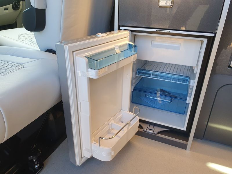 VOLKSWAGEN CAMPERVAN