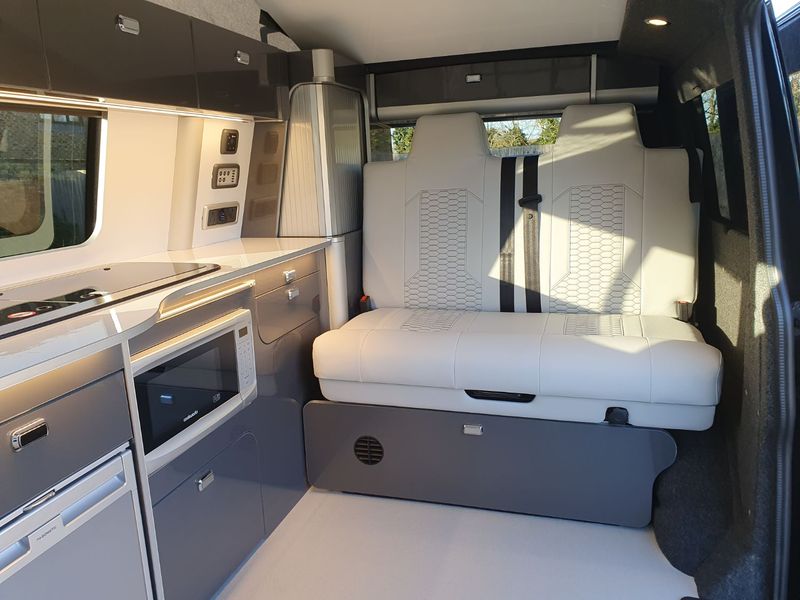 VOLKSWAGEN CAMPERVAN