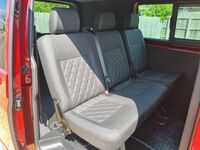 VOLKSWAGEN TRANSPORTER KOMBI