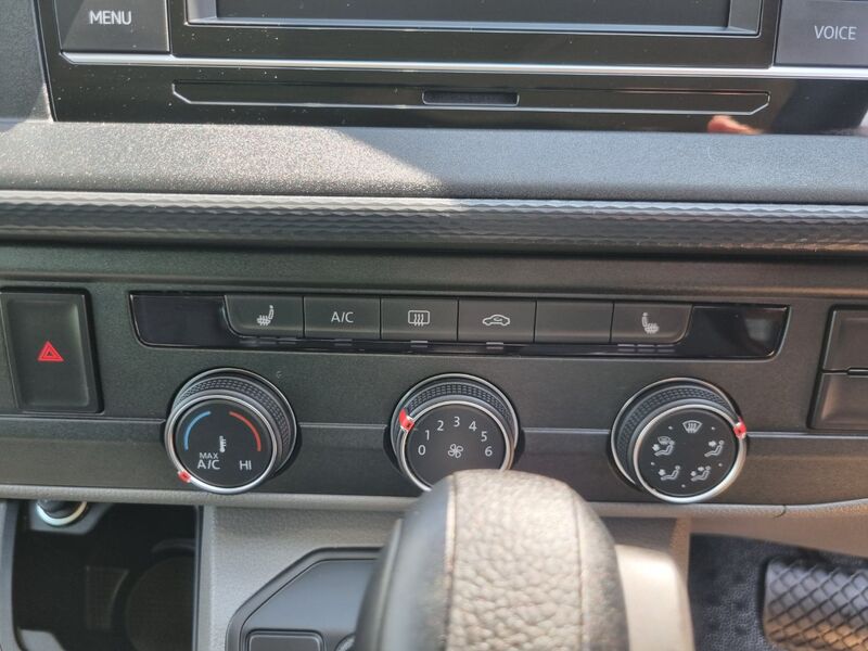 VOLKSWAGEN TRANSPORTER KOMBI