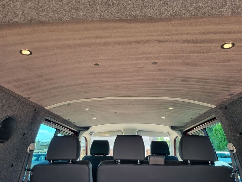 VOLKSWAGEN TRANSPORTER KOMBI