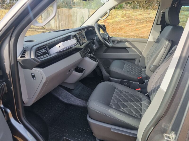 VOLKSWAGEN TRANSPORTER KOMBI